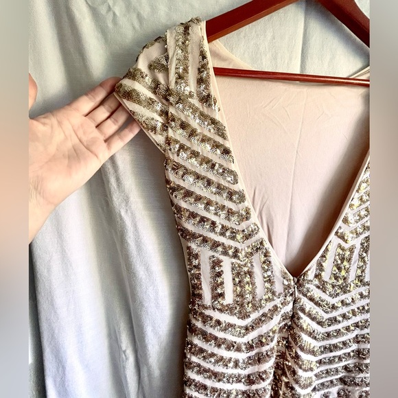 Gold sequin dress with low back - Picture 9 of 15